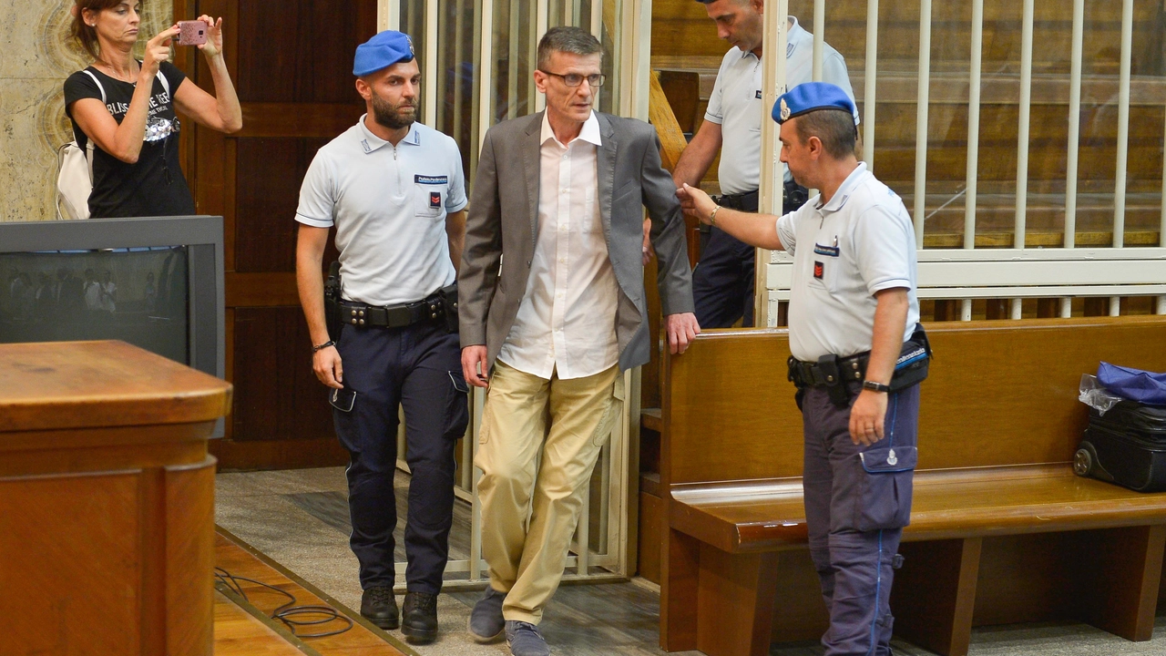 Stefano Binda in aula nel corso del processo per l'omicidio Macchi