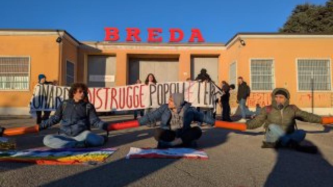 Brescia, presunti abusi in questura. Scattano le denunce delle ecoattiviste