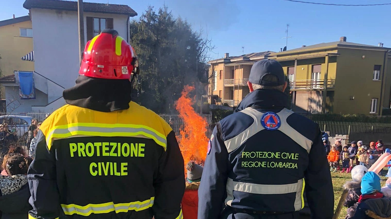 Dopo tante traversie lunedì 31 gennaio inizierà il cantiere per realizzare la nuova sede della protezione civile di Veduggio con...