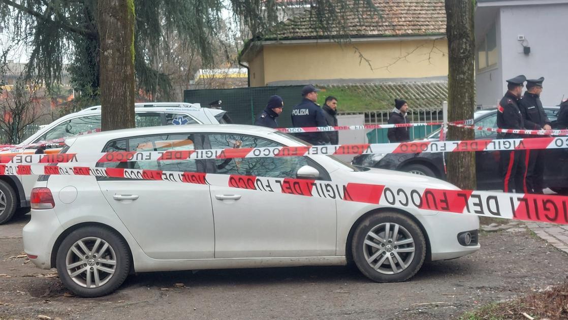 Lodi, ucciso da coltellate l’uomo ritrovato nell’auto in piazza Omegna