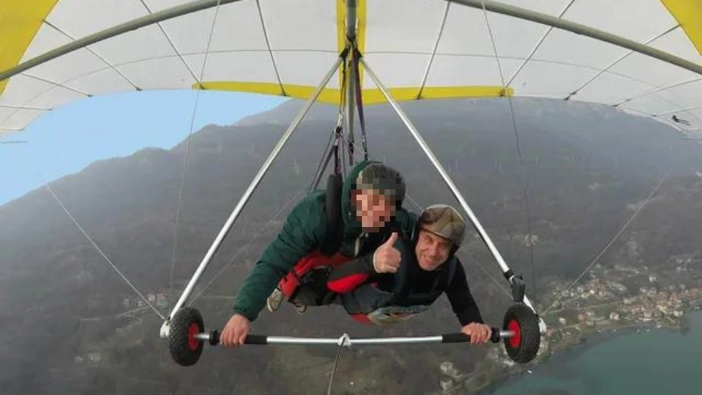 Matteo Lisignoli in volo con un cliente