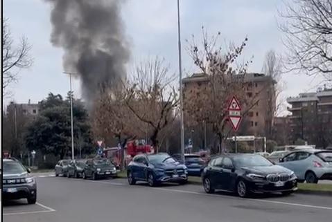 Monza, petardi ai giardinetti: si incendia il chiosco