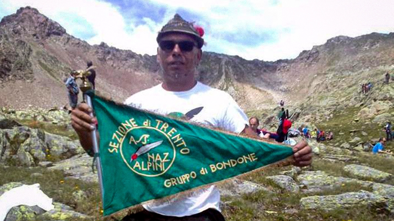 Riccardo Scalmazzi prestava servizio come volontario in un gruppo di Alpini