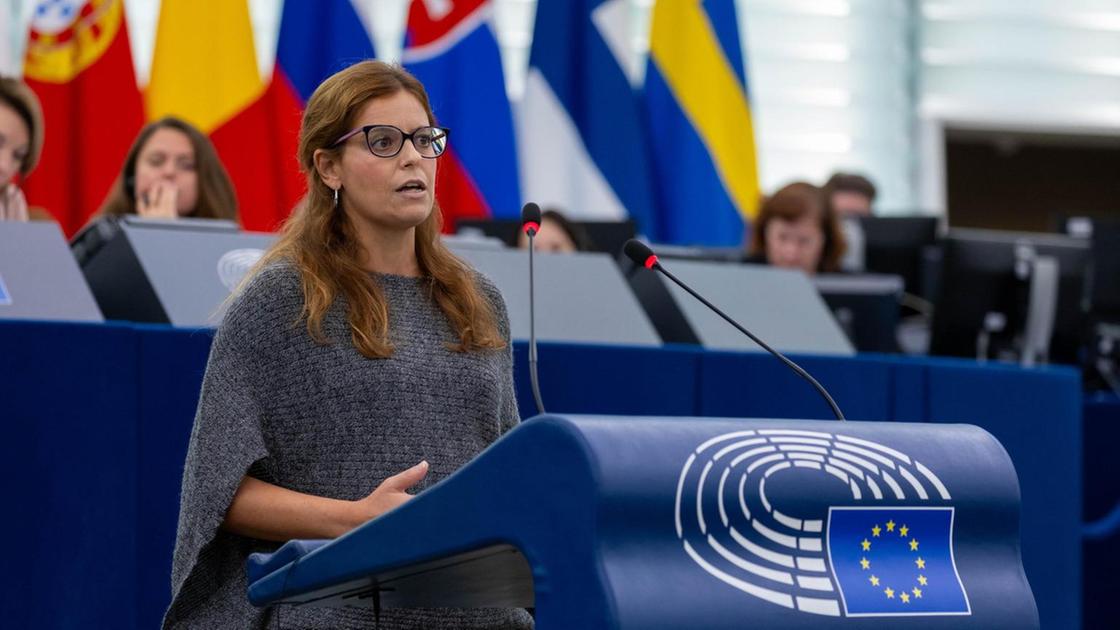 “Via l’immunità, Ilaria Salis affronti il processo”. La richiesta degli europarlamentari ungheresi e l’ira della deputata: “Orbán è un tiranno”