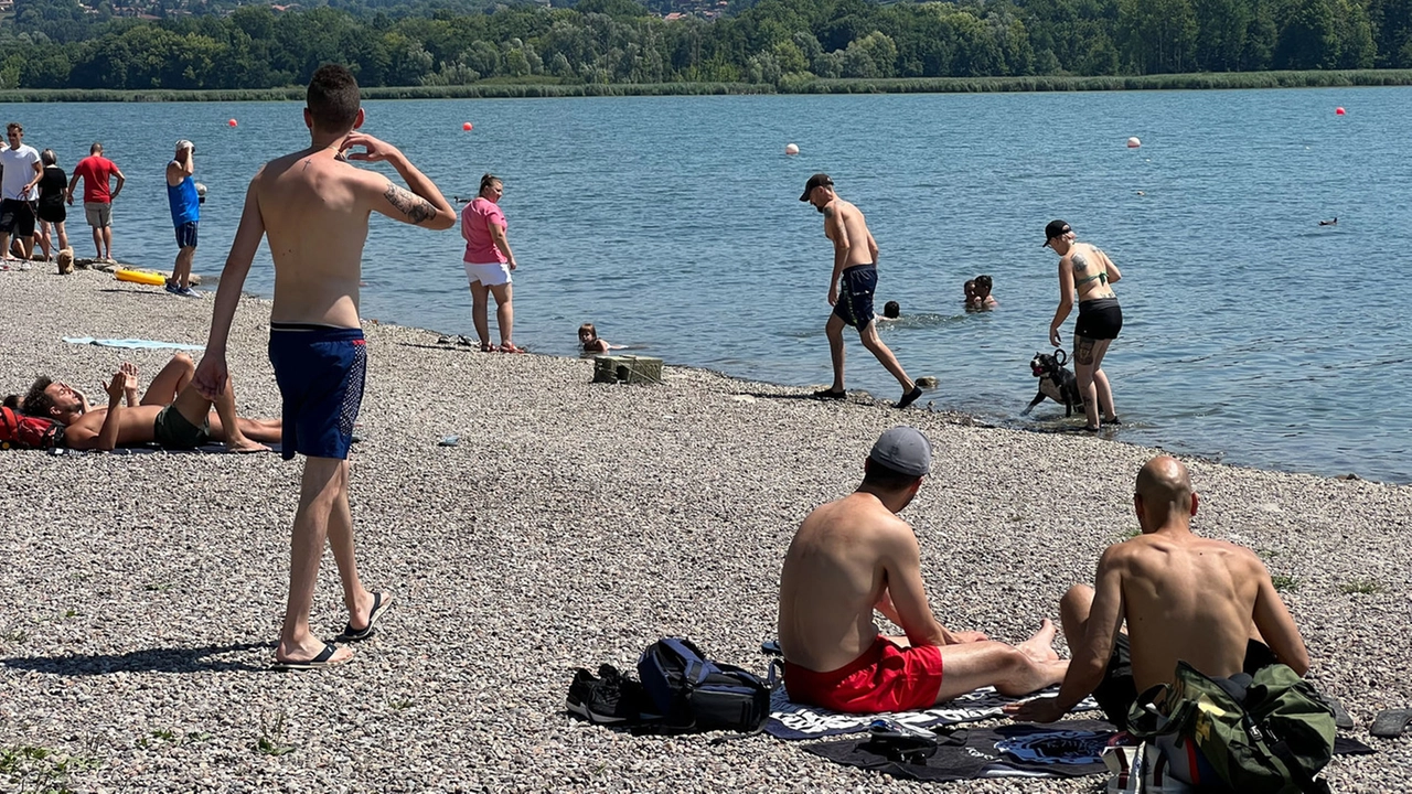 L’Ats dell’Insubria ha dirmato una serie di comportamenti da evitare per non incappare i pericoli nei bagni nei laghi lombardi (foto generica)