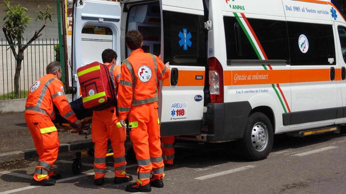 Tre incidenti fotocopia in altrettanti paesi della provincia, ai danni di studentesse travolte da auto mentre andavano a scuola a...