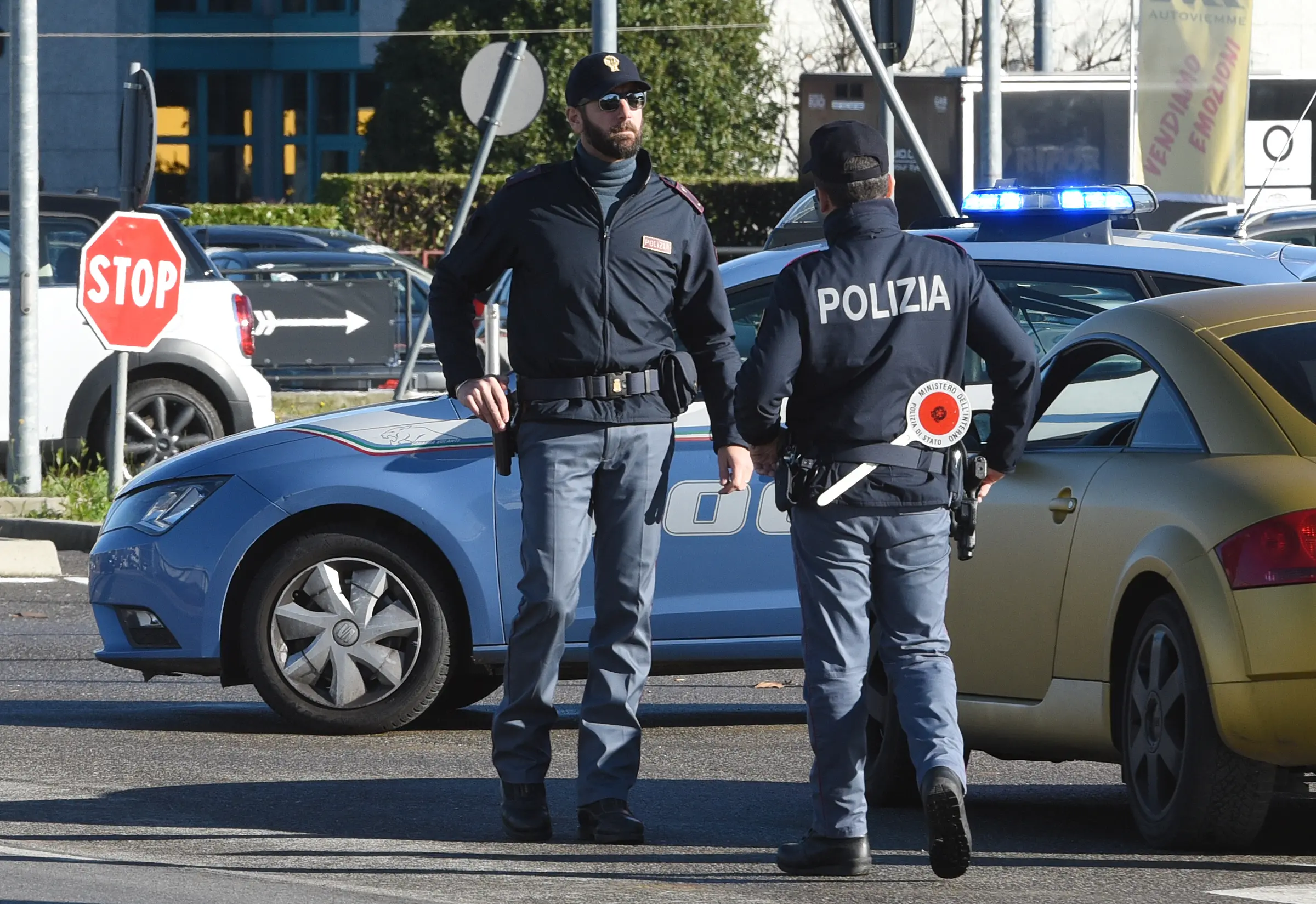 Como, ruba un giubbotto e poi lo restituisce ma viene arrestato e processato