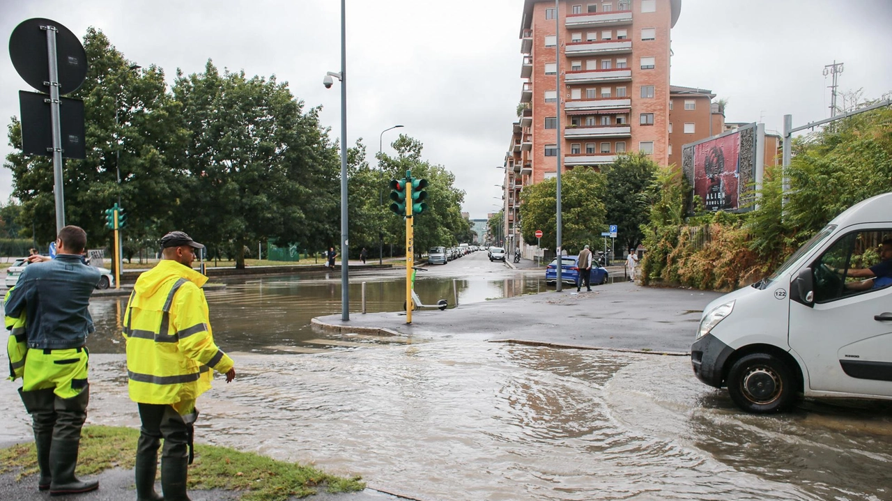 Tra le 6 e le 14 si sono riversati 120 mm di pioggia solo a Milano, con il picco di 35 mm/h alle 11