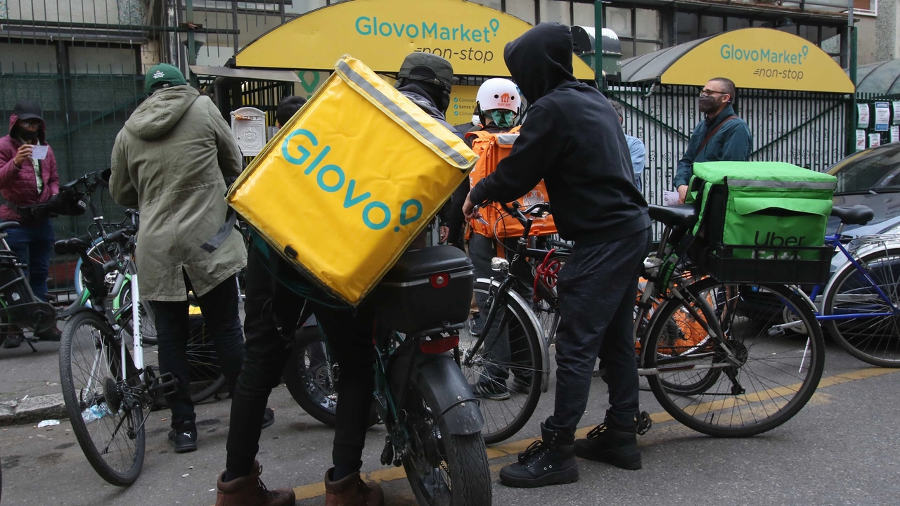 L’aggressione è avvenuta fuori dal Bicocca Village, in via Ansaldo, spesso meta dei rider per prendere il cibo da consegnare