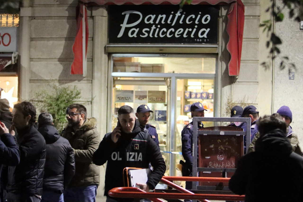 I rilievi della Polizia locale sabato sera in piazzale Gambara