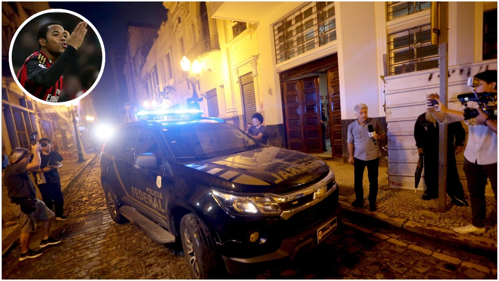Robinho accompagnato nella sede degli uffici della polizia dopo essere stato prelevato nella sua villa dagli agenti