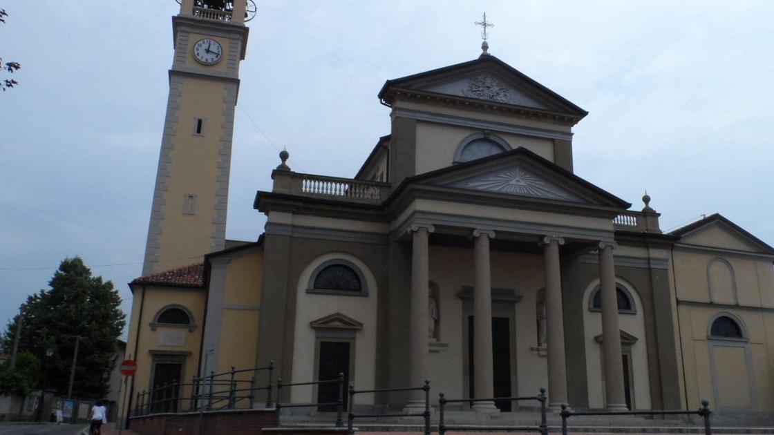 Chiesa saccheggiata e rovinata dai ladri. I fedeli donano 6mila €