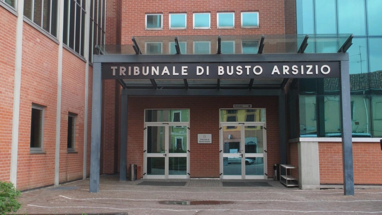 L'ingresso del tribunale di Busto Arsizio