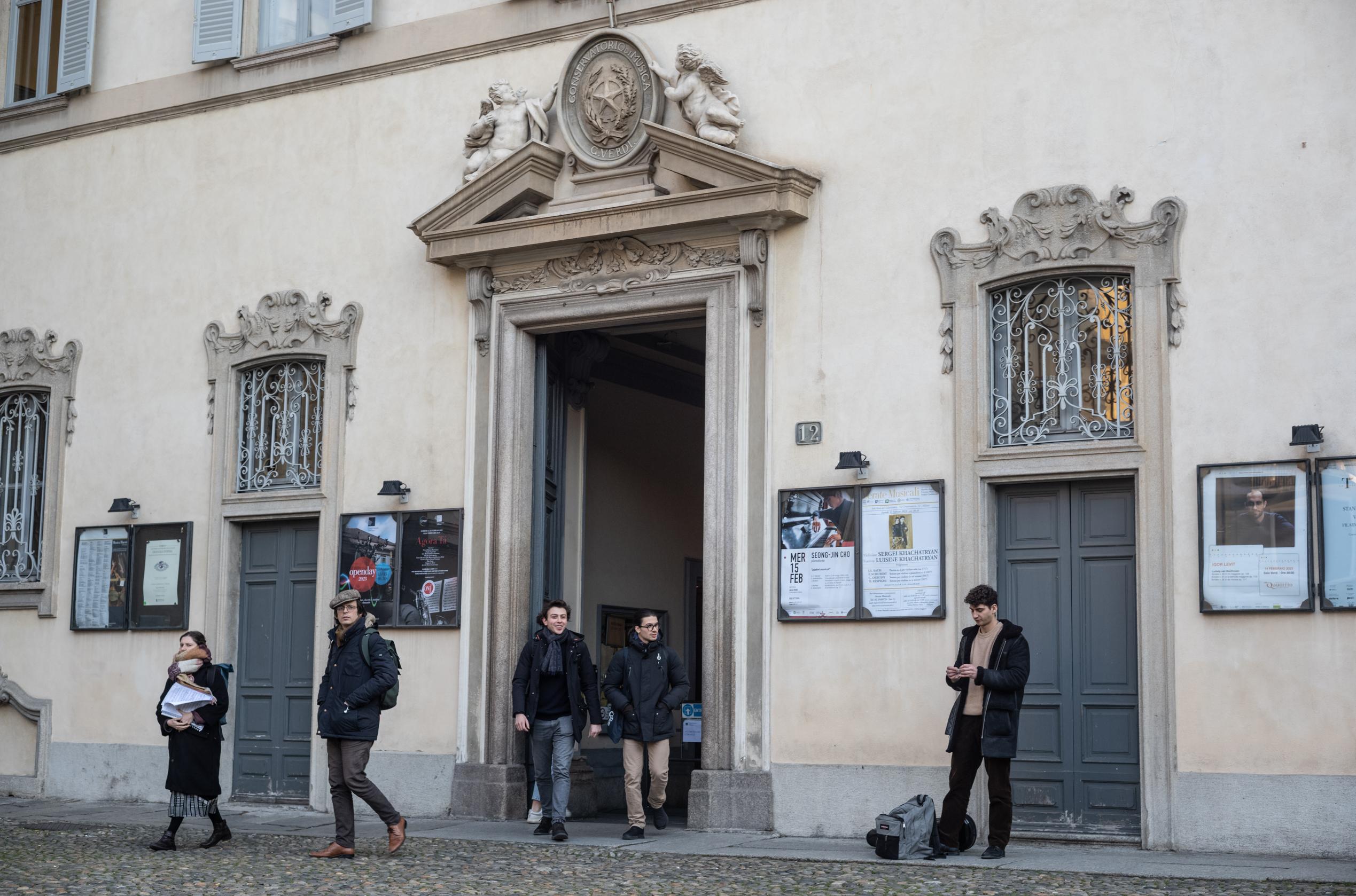 Veleni e mazzette al Conservatorio di Milano: gli allievi incapaci ammessi? “Obbligati a prendere topi morti”