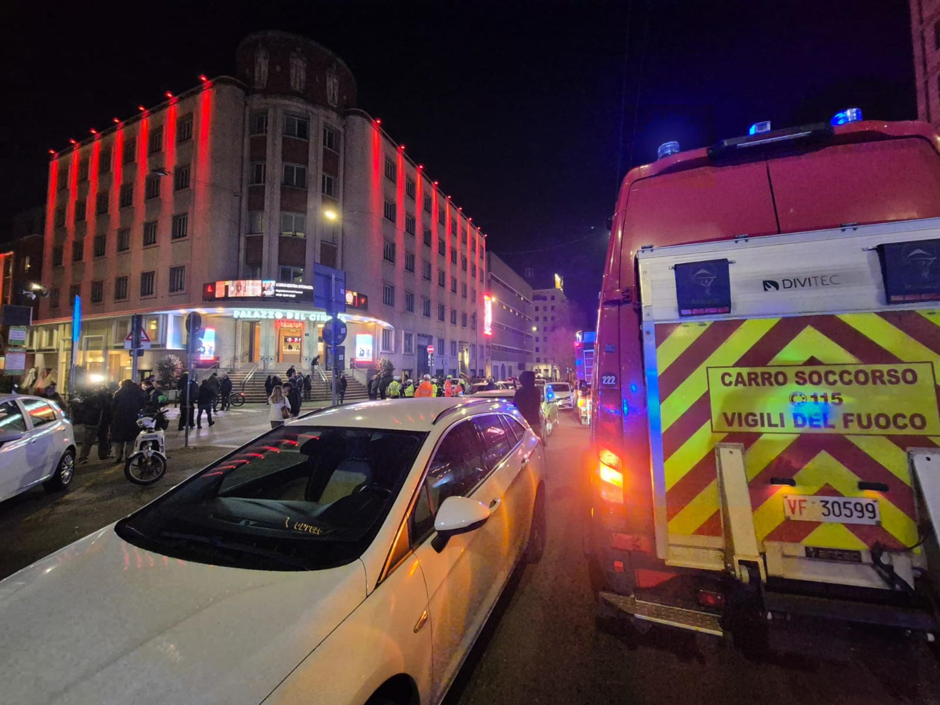 Incendio al Cinema Anteo: 400 spettatori scappano dalle sale durante il film. Cosa è successo