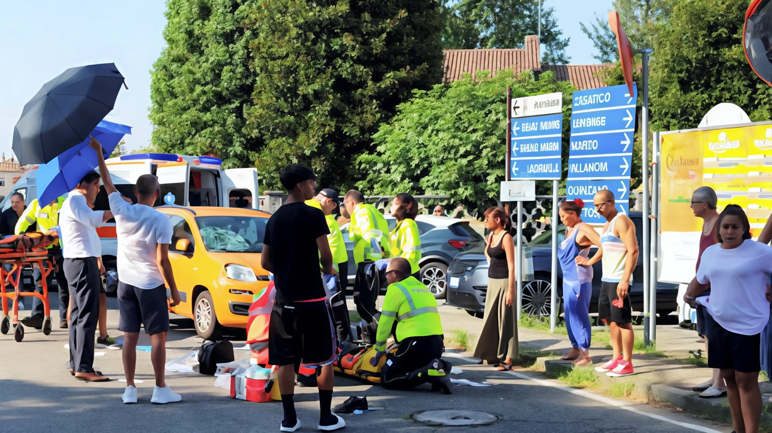 Auto contro un monopattino. Finiscono a terra due ragazzine. Una sta lottando per la vita