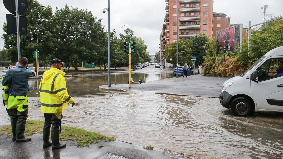 Maltempo, Lombardia sferzata da pioggia, vento e neve. Nel Bresciano danni e allagamenti