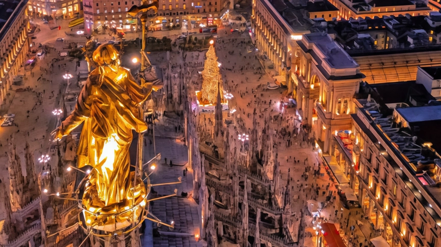 Leandro Panzavecchia celebra l'Italia con spettacolari riprese aeree, superando un milione di visualizzazioni su Instagram.