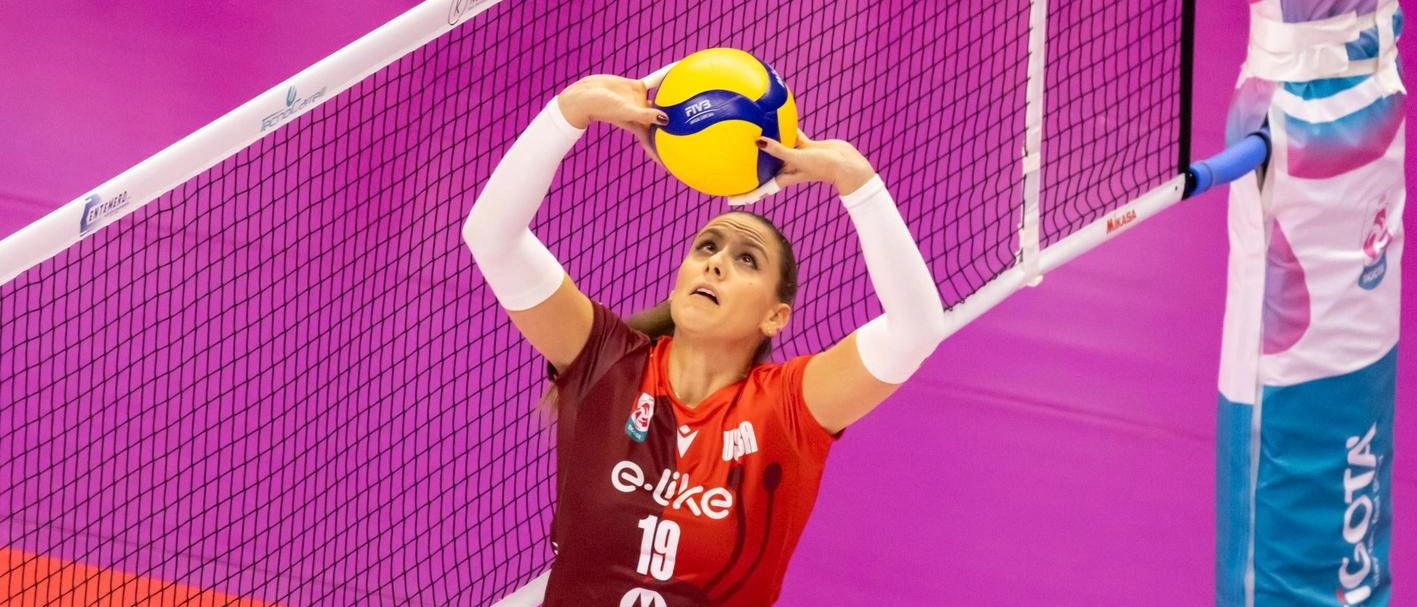 Le farfalle di Bergamo e la Eurotek Uyba Busto Arsizio affrontano sfide cruciali rispettivamente contro Pinerolo e Cuneo per consolidare le posizioni di vertice in Serie A femminile di volley.