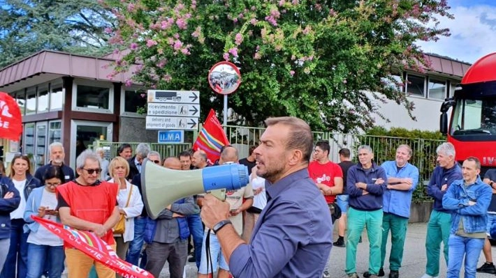 La protesta dei sindacati e dei dipendenti della Ilma Plastica