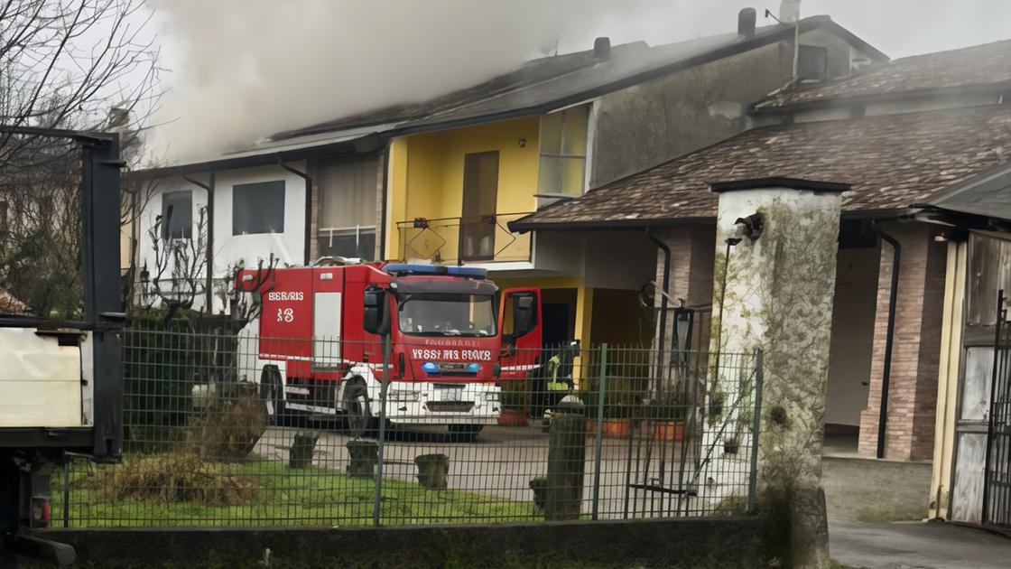 Rogo sul tetto di una cascina. Abitazione dichiarata inagibile