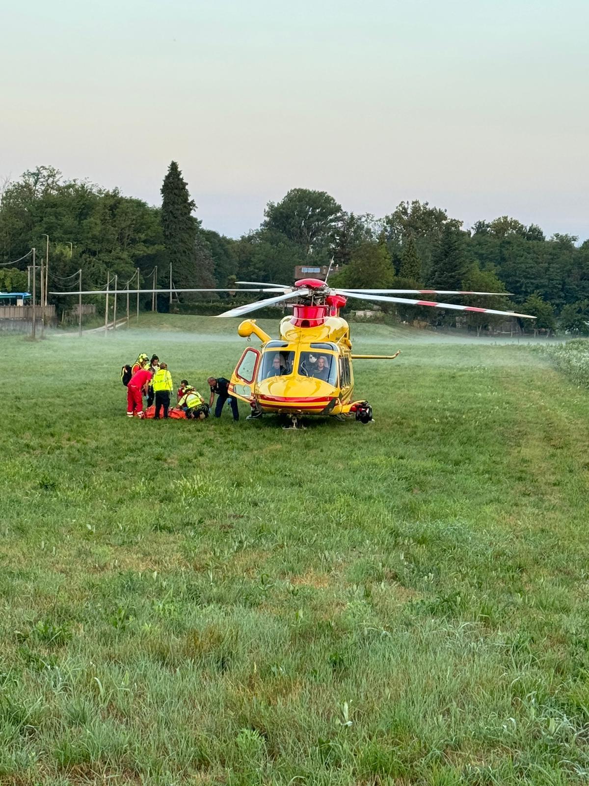 Valganna, scontro tra auto e furgone: gravissimi due ragazzi