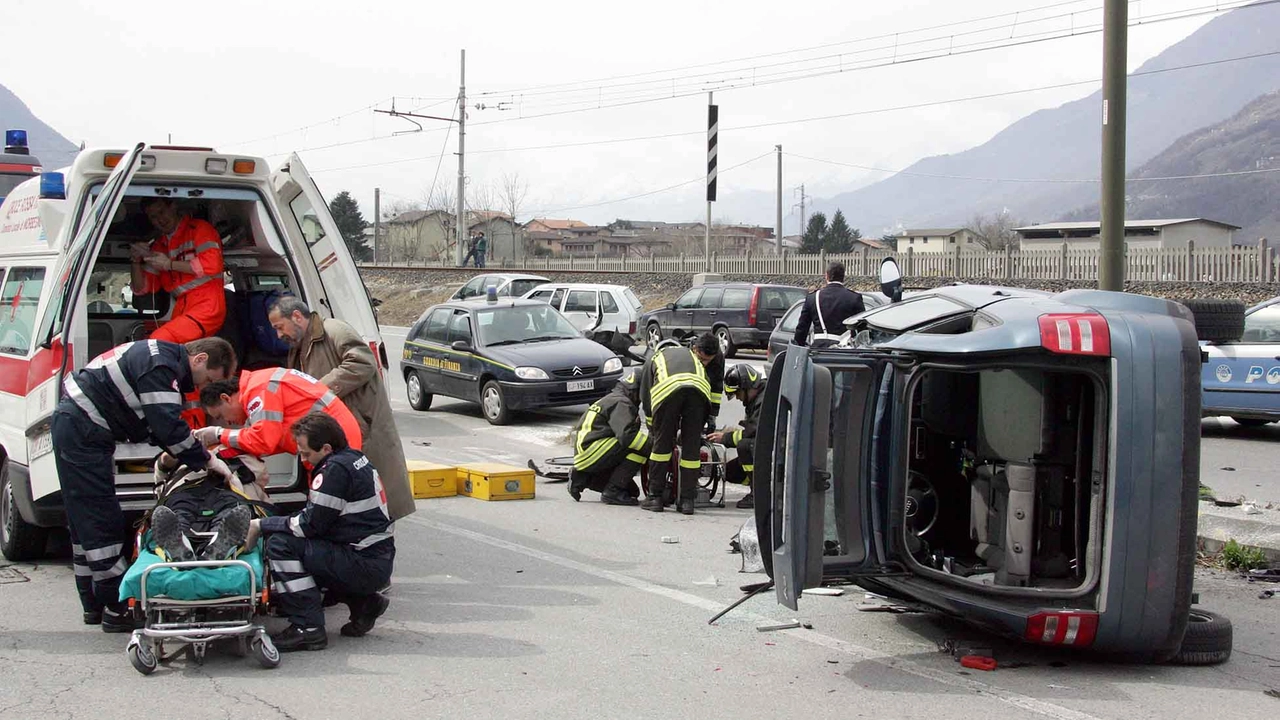 Uno dei tanti incidenti stradali in provincia di Sondrio