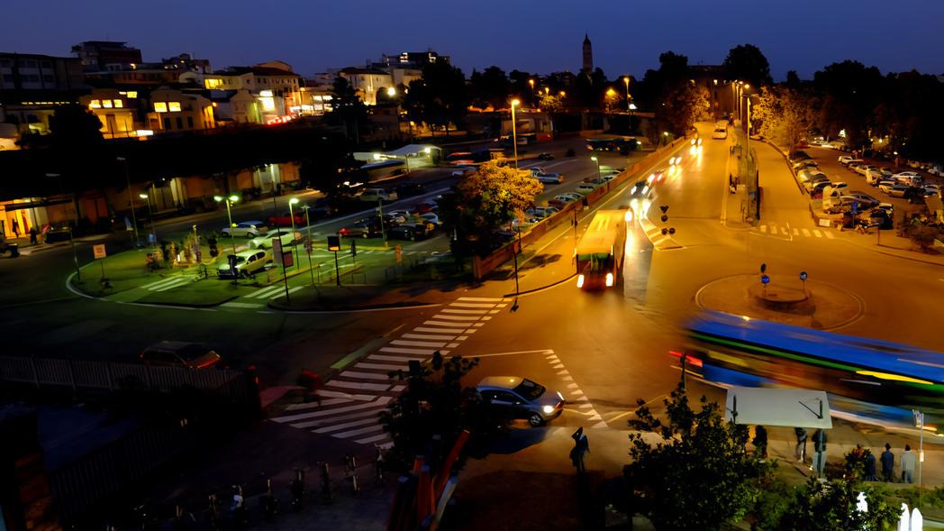 Monza regina delle tenebre. Cambiate 12mila lampade. Ma la città resta a luci basse