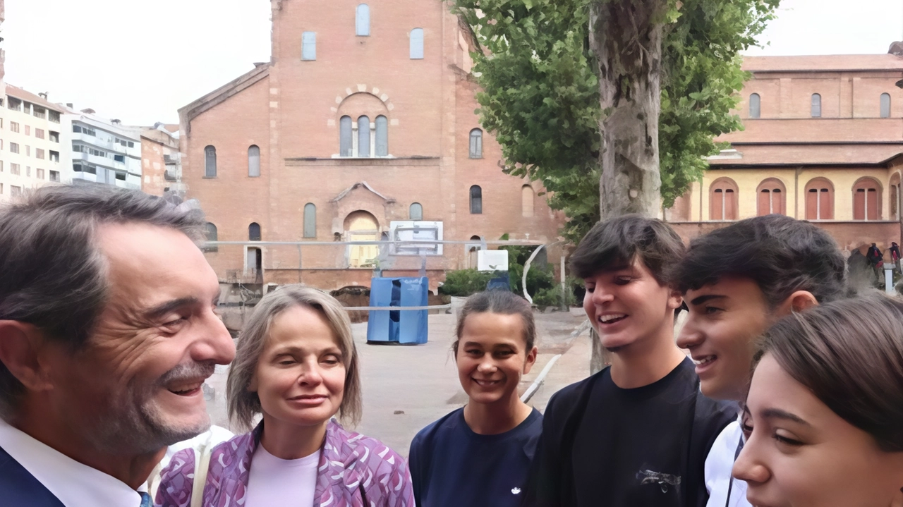 Il presidente della Regione Lombardia, Attilio Fontana, sottolinea l'importanza della passione e del "saper fare" nel discorso di inizio anno scolastico a Milano. Sottolinea la necessità di formare giovani competenti per i mestieri richiesti dalle imprese lombarde. Presenze istituzionali importanti alla cerimonia.