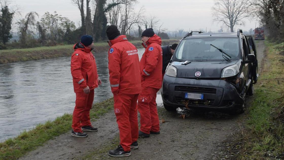 Auto finisce nella Muzza. Salva coppia di ventenni