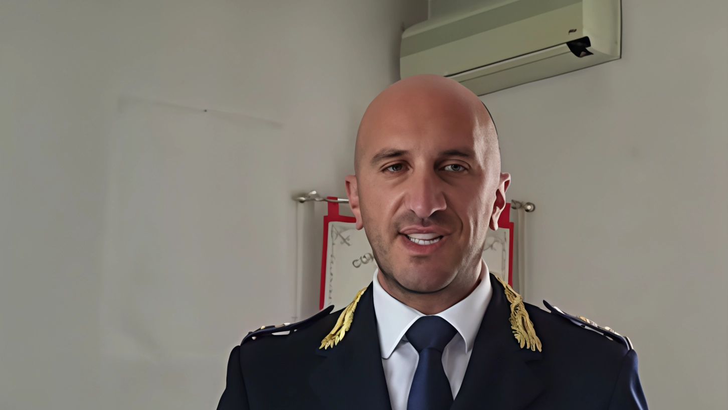 Comandante Polizia Locale Nerviano-Pogliano aggredito in stazione Vanzago da uomo senza biglietto. Lesionato al polso durante colluttazione. Aggressore identificato e denunciato.