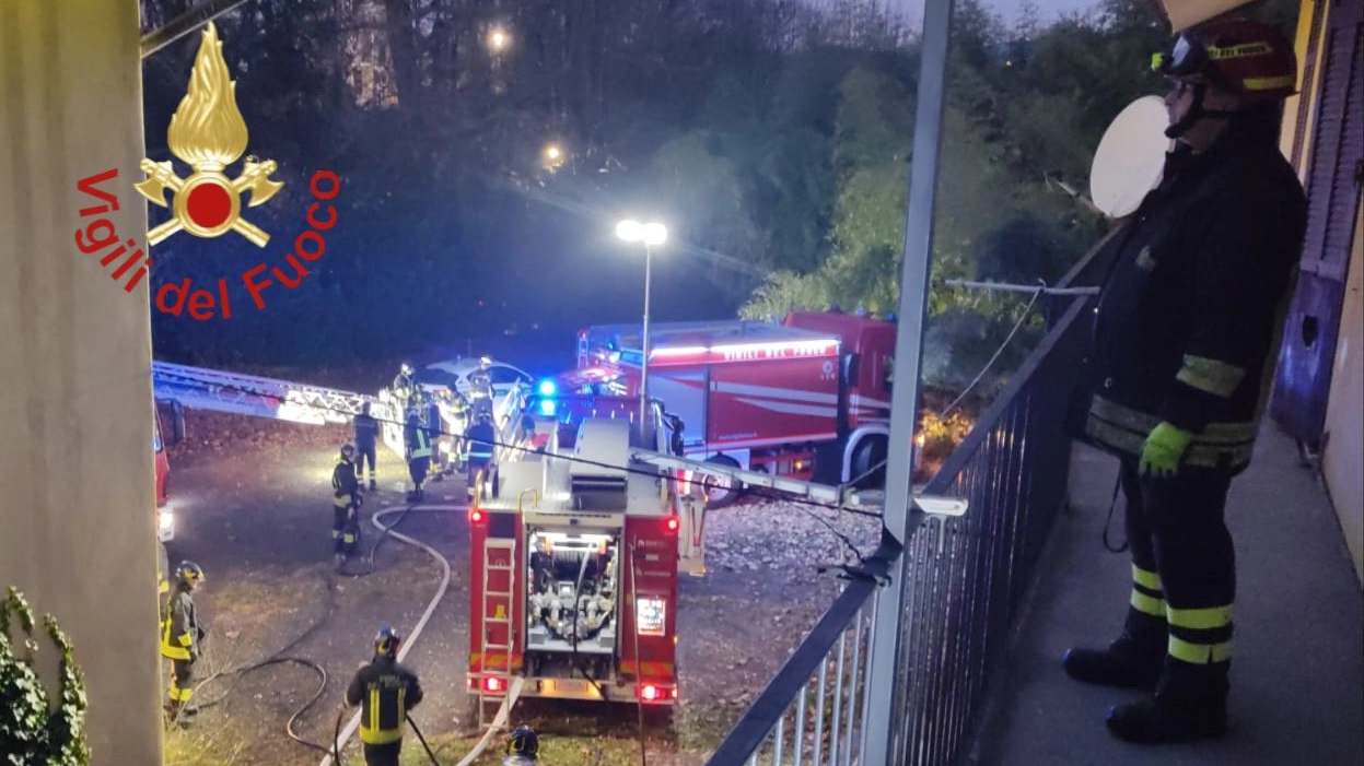 Vigili del fuoco in via Virgilio