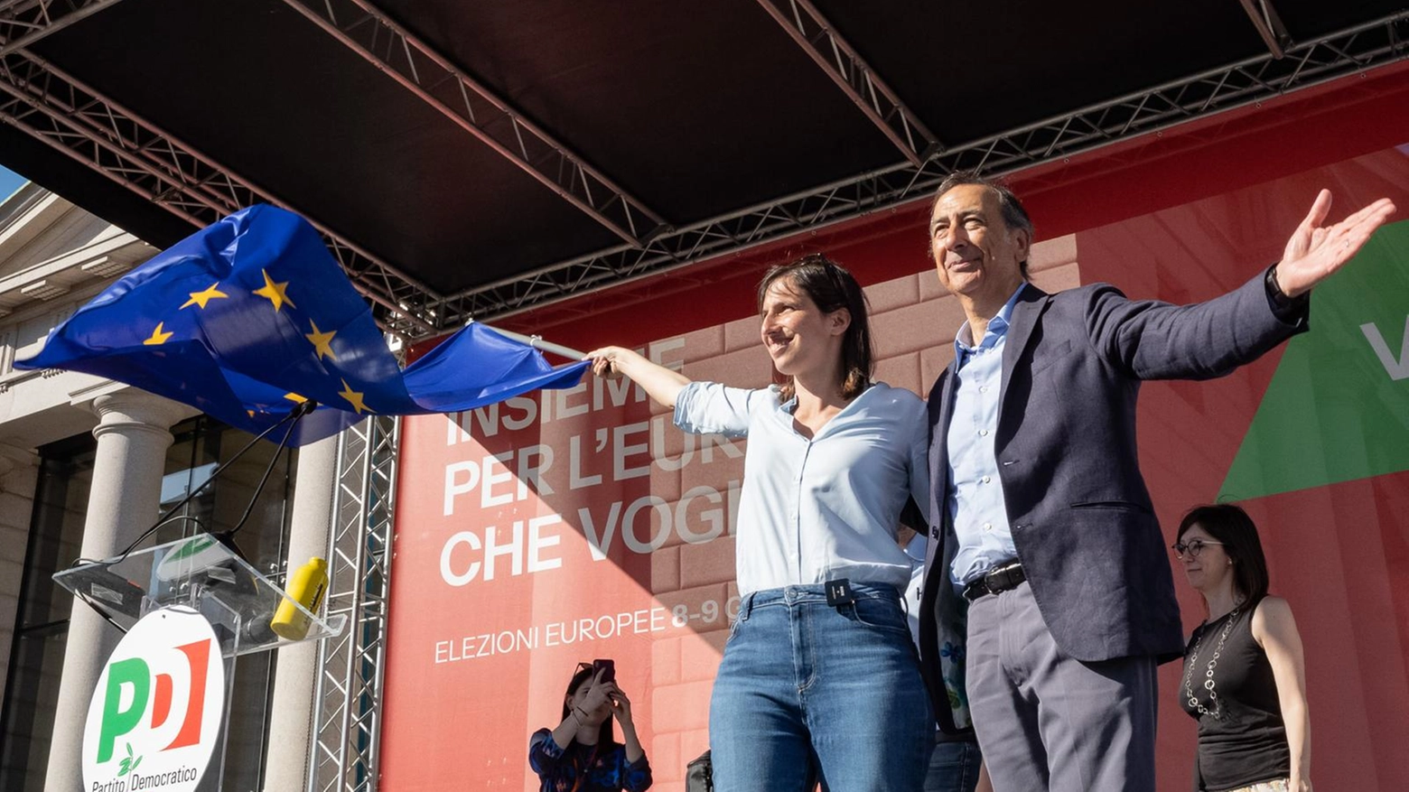 Elly Schlein e Beppe Sala al termine dell'evento elettorale del Pd all'Arco della Pace di Milano