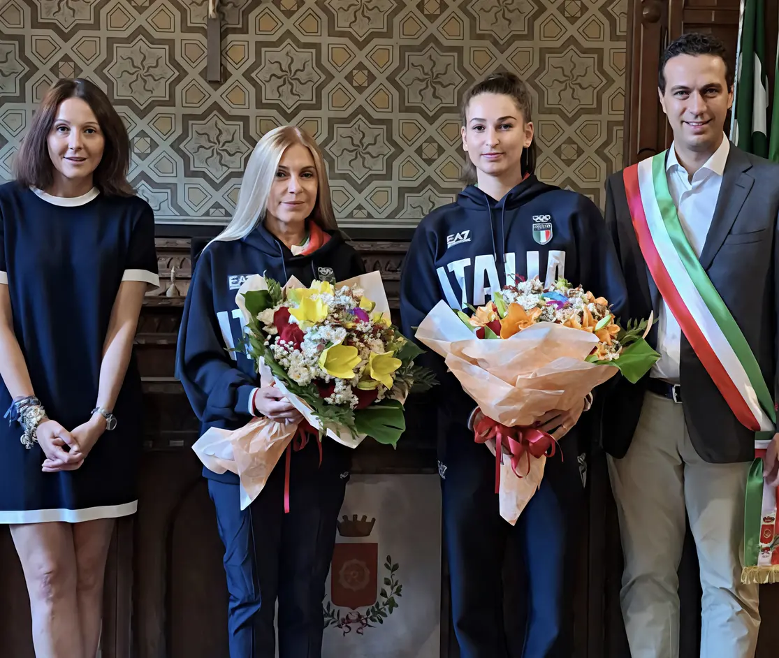 Laura ed Emanuela, la festa: "L’orgoglio di tutta la città per le stelle dello sport"