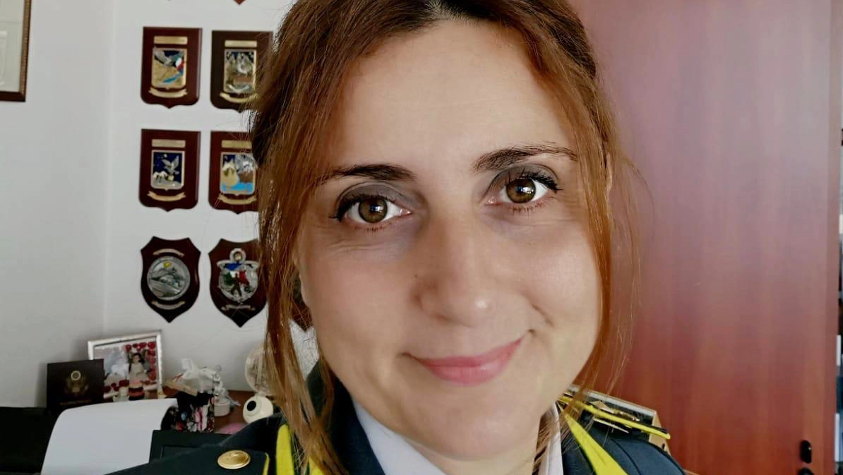 La dottoressa Giuliana Corrado, maggiore medico della Guardia di Finanza. Determinante il suo intervento per salvare la bimba di tre anni