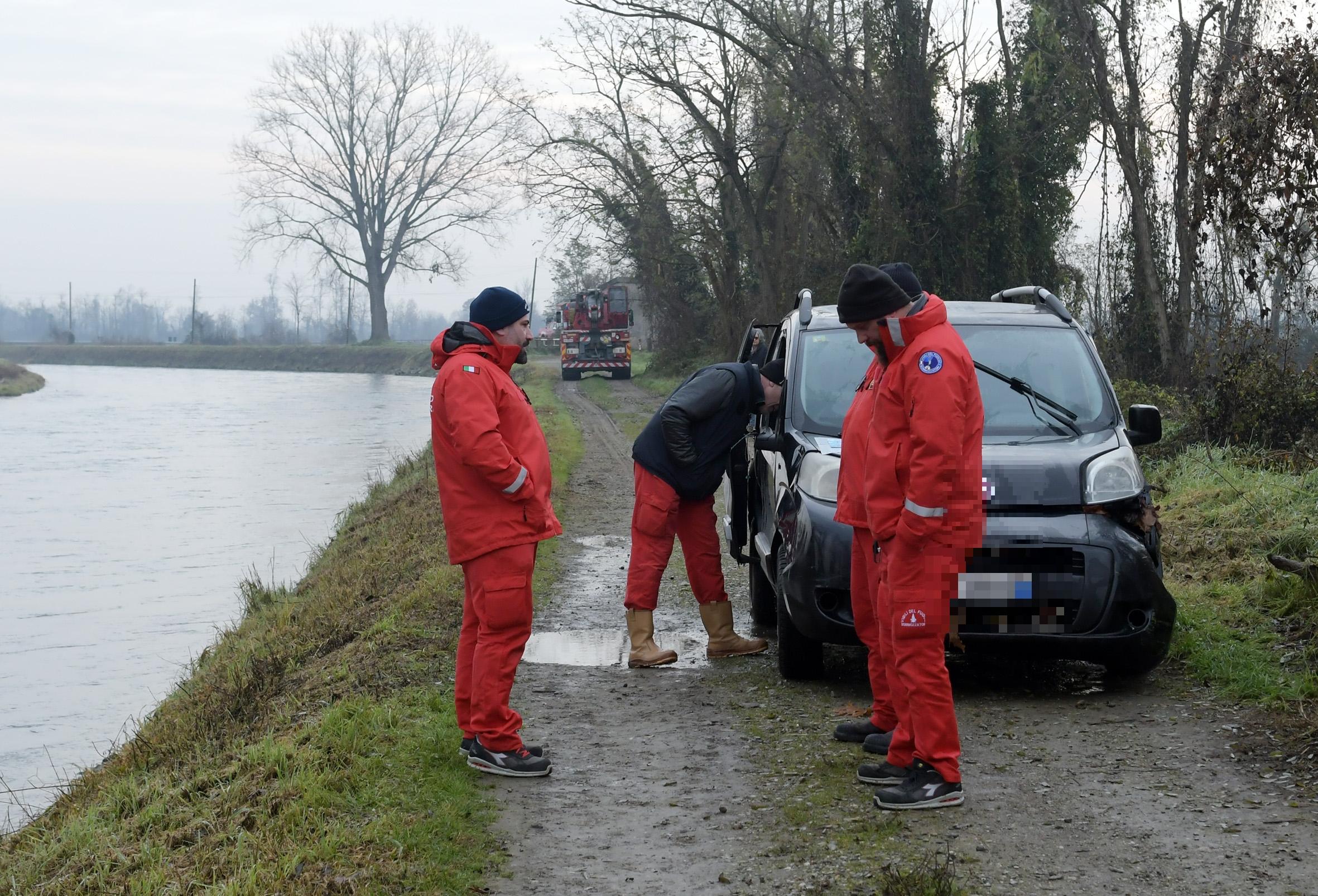 Truccazzano, cercano di appartarsi in auto ma finiscono nel canale Muzza