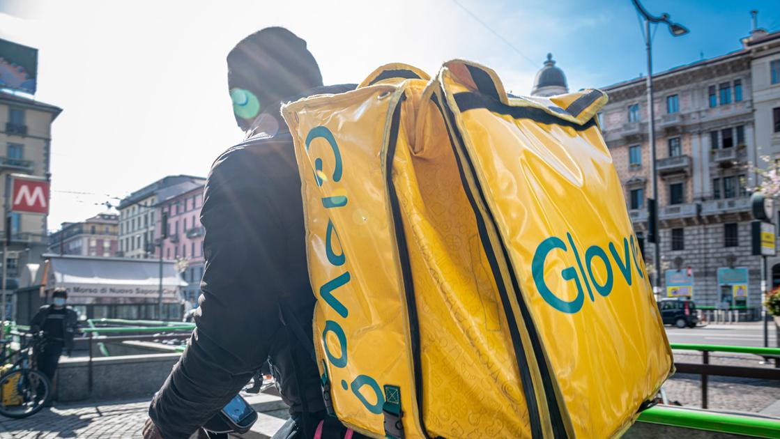 Glovo, stangata dall’Authority: i rider sono come postini. Scatta la multa