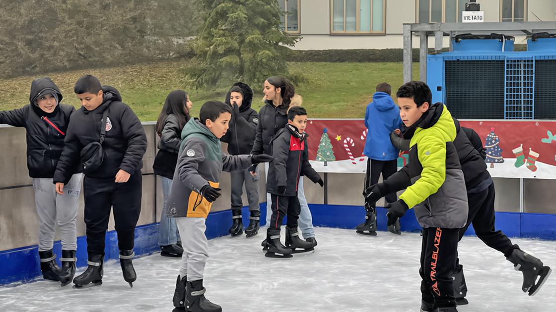 Natale a Rozzano: inaugurata la pista di pattinaggio e il villaggio di Babbo Natale