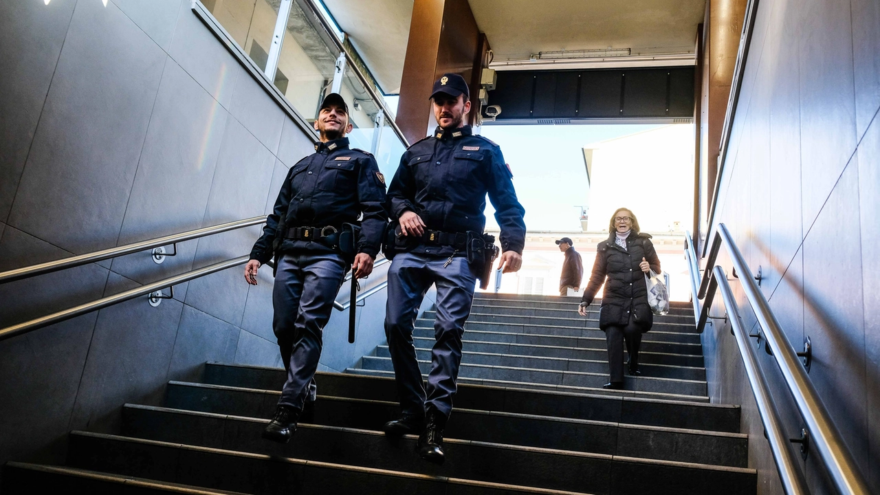 Il 25enne è stato intercettato mentre stava per salire sul treno per Genova