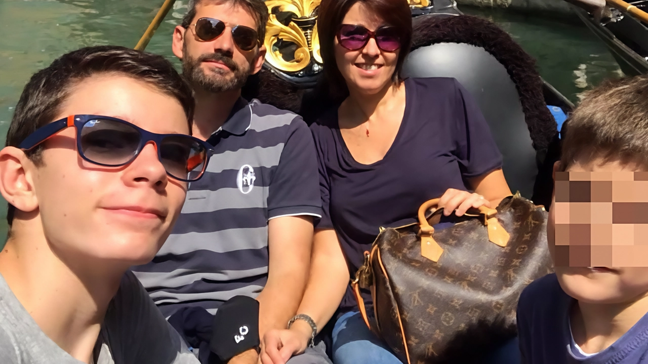 Riccardo Chiaroni con i genitori e il fratellino durante un viaggio a Venezia