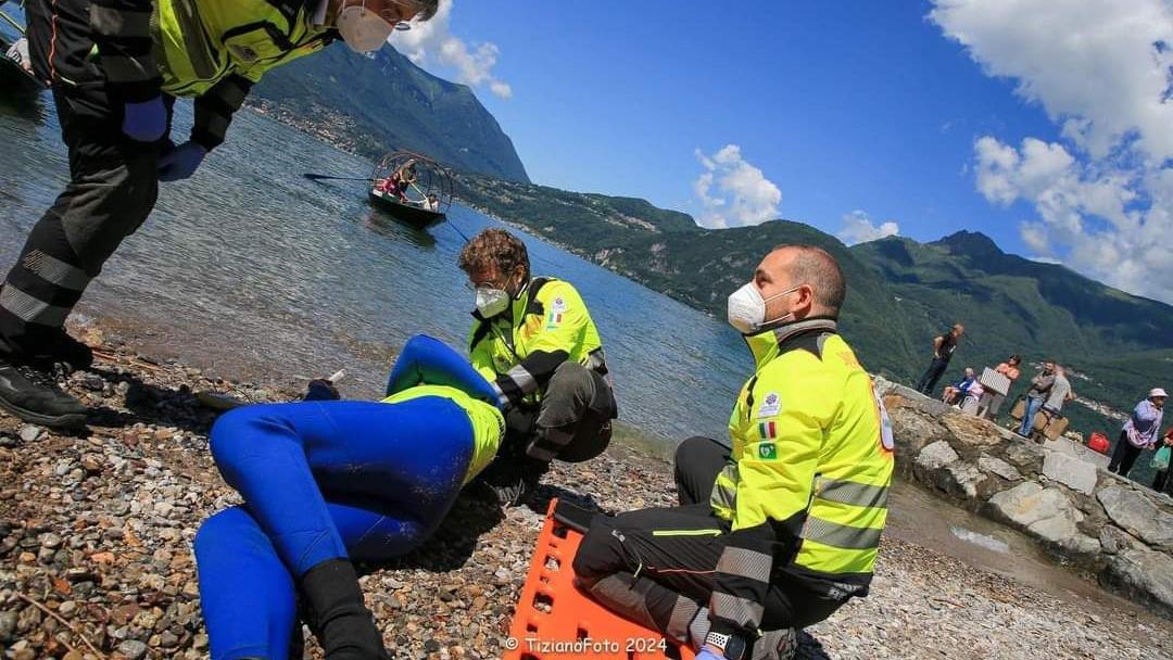 Due turisti fanno bagno vietato: rischiano di annegare insieme al bagnino intervenuto per aiutarli. Salvati in extremis