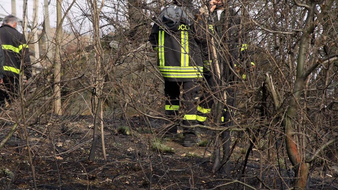 Incendi nei boschi di Teglio. Arrestato un cinquantenne