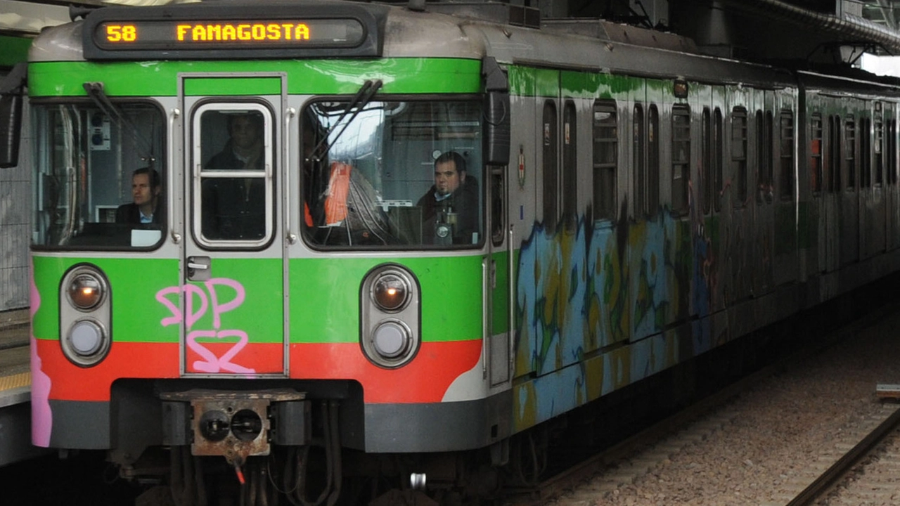 Un treno della metro verde di Milano con i suoi veri conducenti