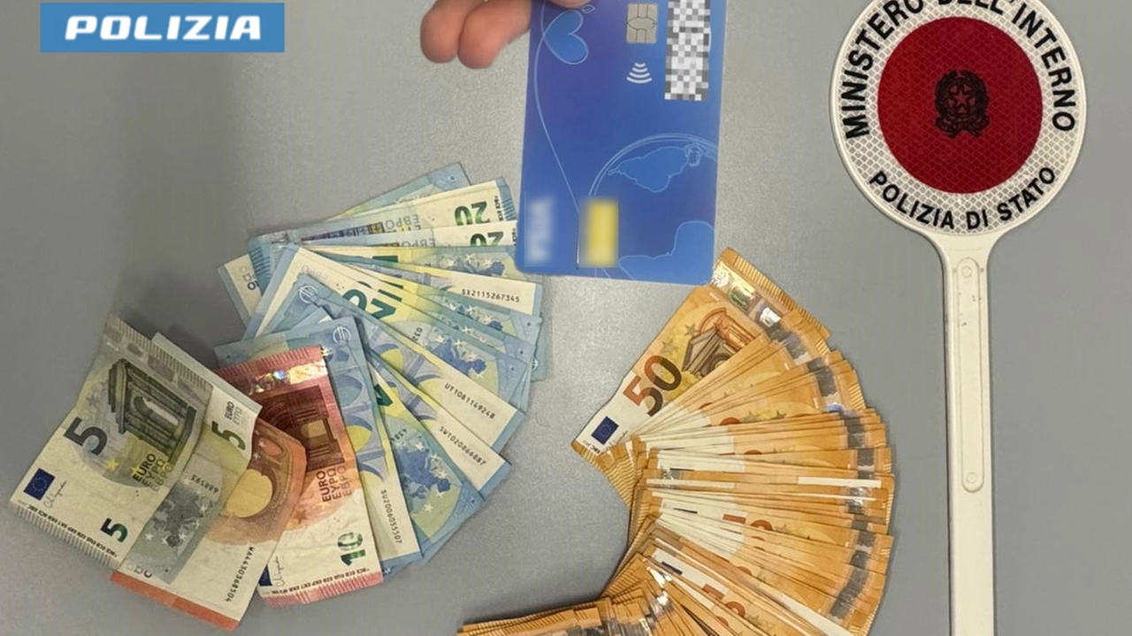 Furto di carte di credito: due arrestati dalla Polizia