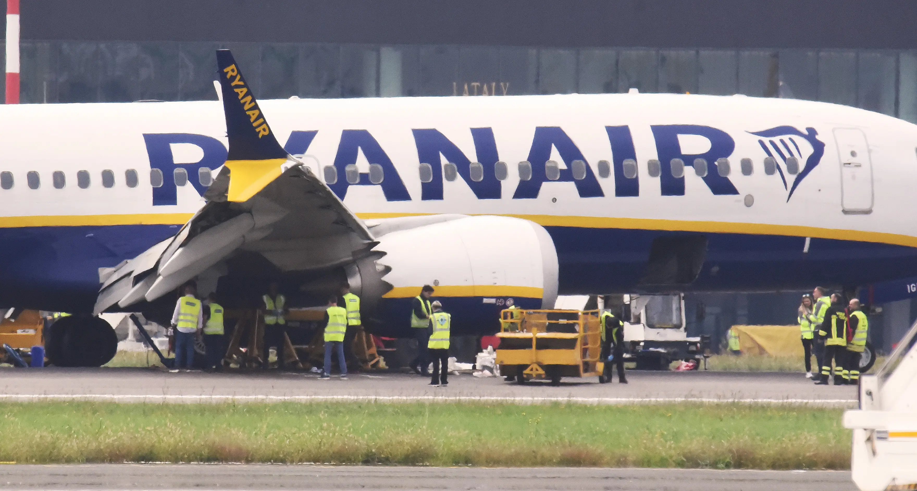 Orio al Serio, incidente in aeroporto: scoppiano le gomme di un aereo. Indaga la Procura