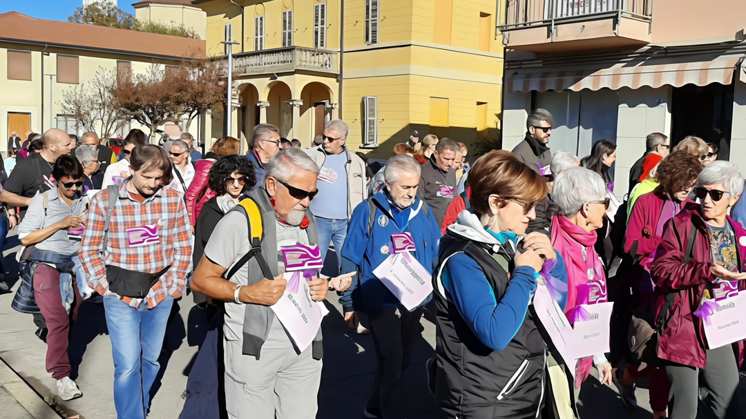 Il 27 ottobre si terrà la quinta camminata della Rete viola contro la violenza sulle donne ad Adda-Martesana, per sensibilizzare e sostenere le vittime. L'obiettivo è combattere femminicidi e soprusi domestici, con l'aiuto di sportelli e progetti educativi.