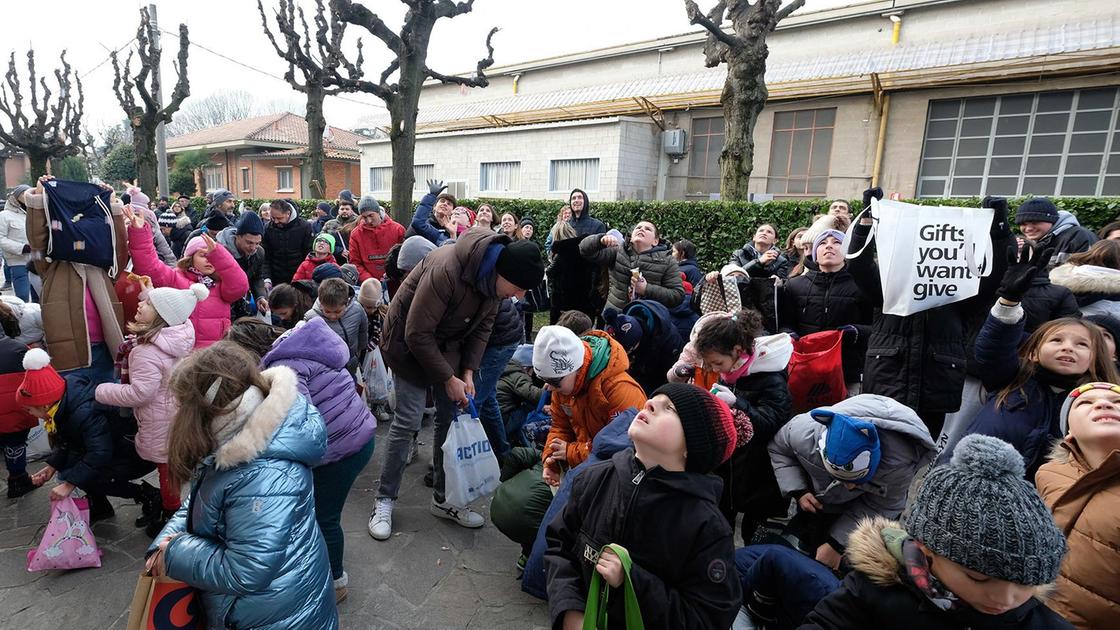 “Dan Daran Dan“. Dolciumi dalle finestre: la processione più antica ed amata