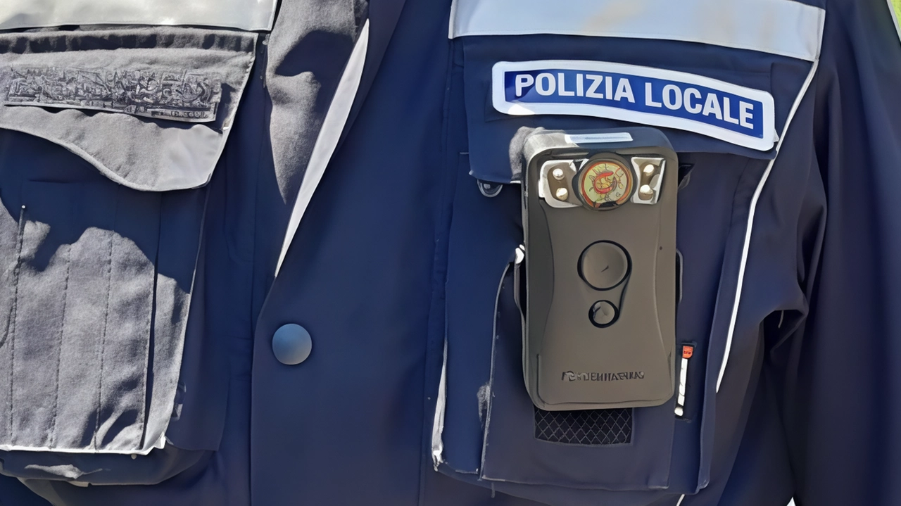 Il segretario del Sulpl e il segretario provinciale del Csa esprimono favore per l'utilizzo del taser e delle bodycam da parte della polizia locale di Milano, ma mettono in guardia contro eccessiva burocrazia che potrebbe comprometterne l'efficacia.