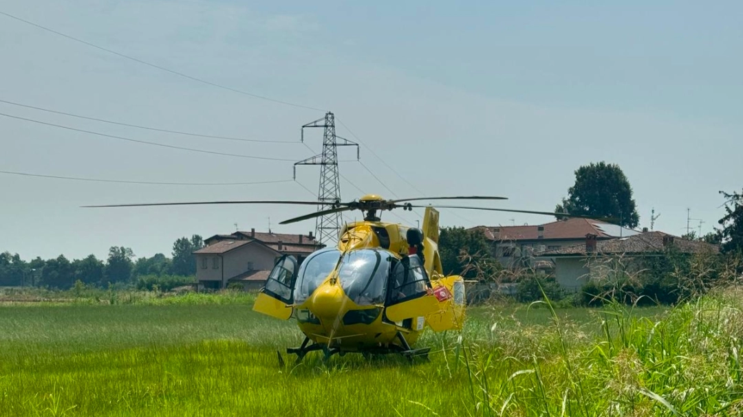 Il ferito è stato accompagnato in ospedale in elisoccorso