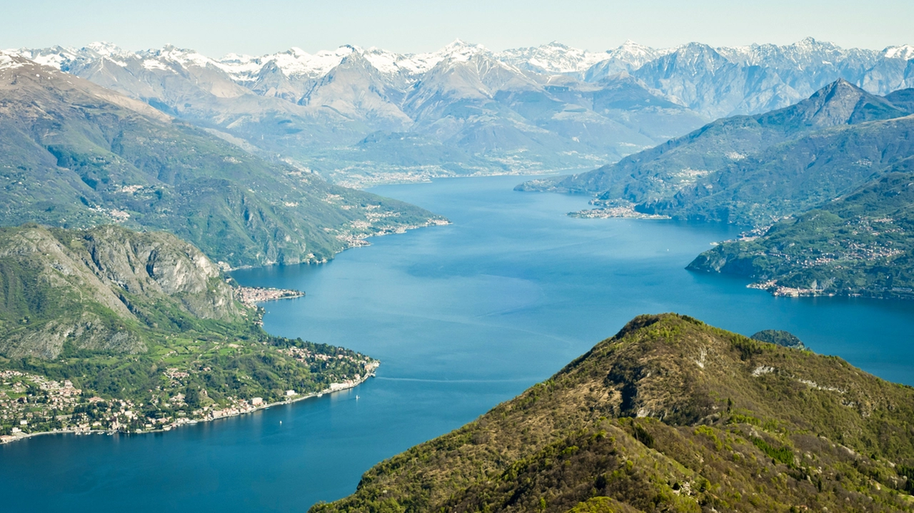 Il lago di Como, anche detto Lario, che divide le province di Como e di Lecco